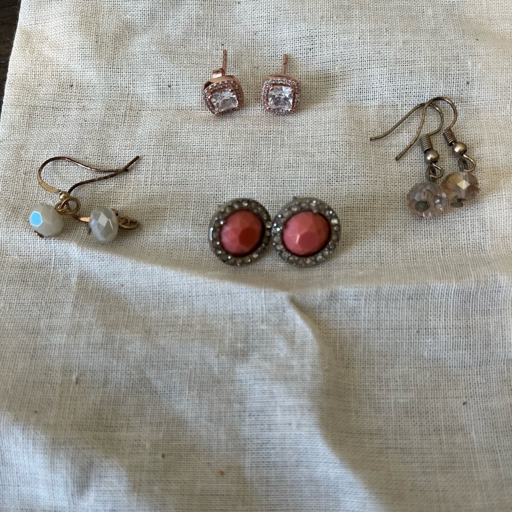 Pink/gold earrings (4 pairs)